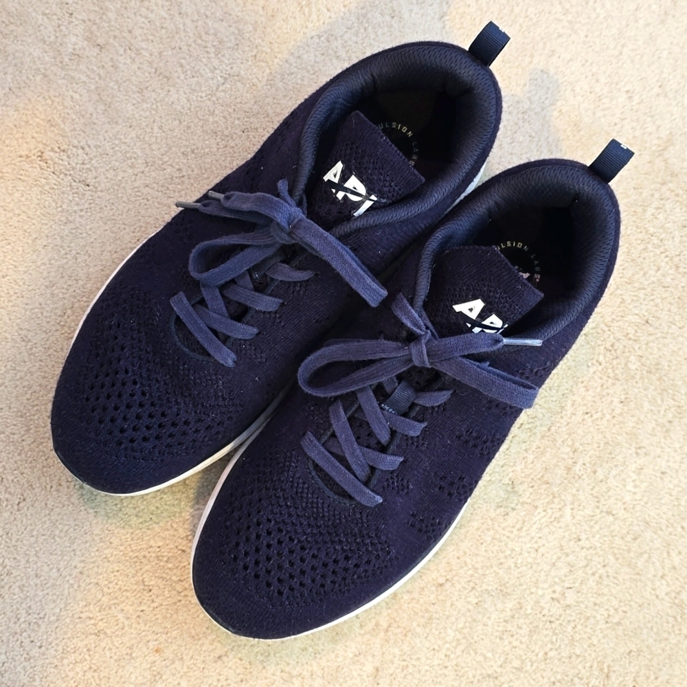 APL SNEAKERS size 10.5. Navy blue